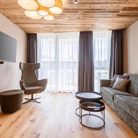 Zillertal Suites Fuegen By Alps Resorts Exteriör bild