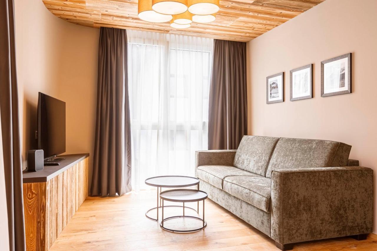 Zillertal Suites Fuegen By Alps Resorts Exteriör bild
