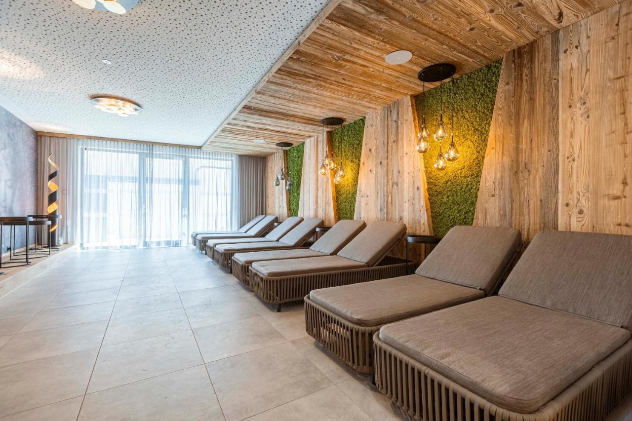 Zillertal Suites Fuegen By Alps Resorts Exteriör bild