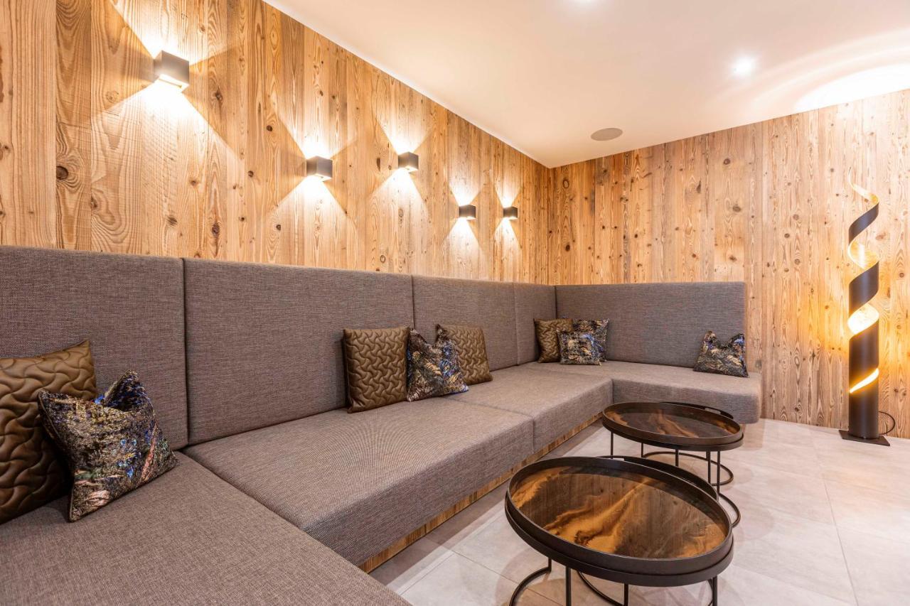 Zillertal Suites Fuegen By Alps Resorts Exteriör bild