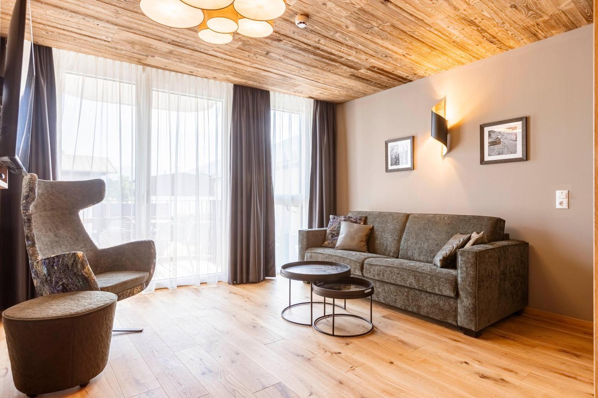 Zillertal Suites Fuegen By Alps Resorts Exteriör bild